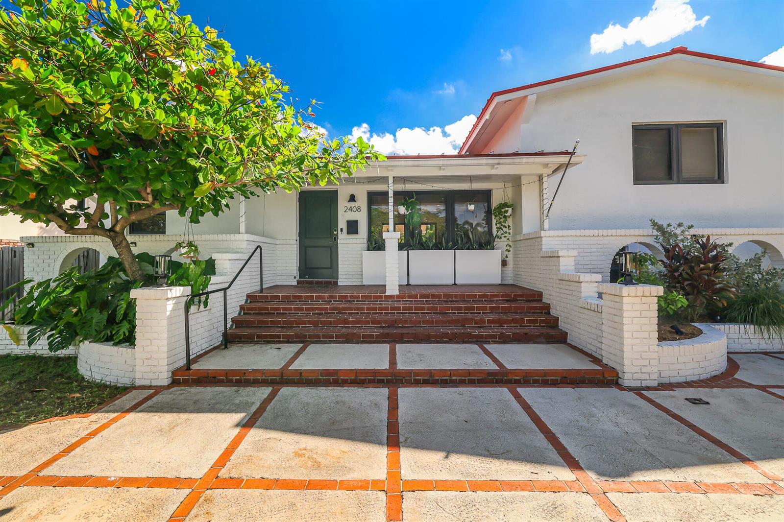 2408 NE 17th Terrace, Wilton Manors FL 33305 photo 2