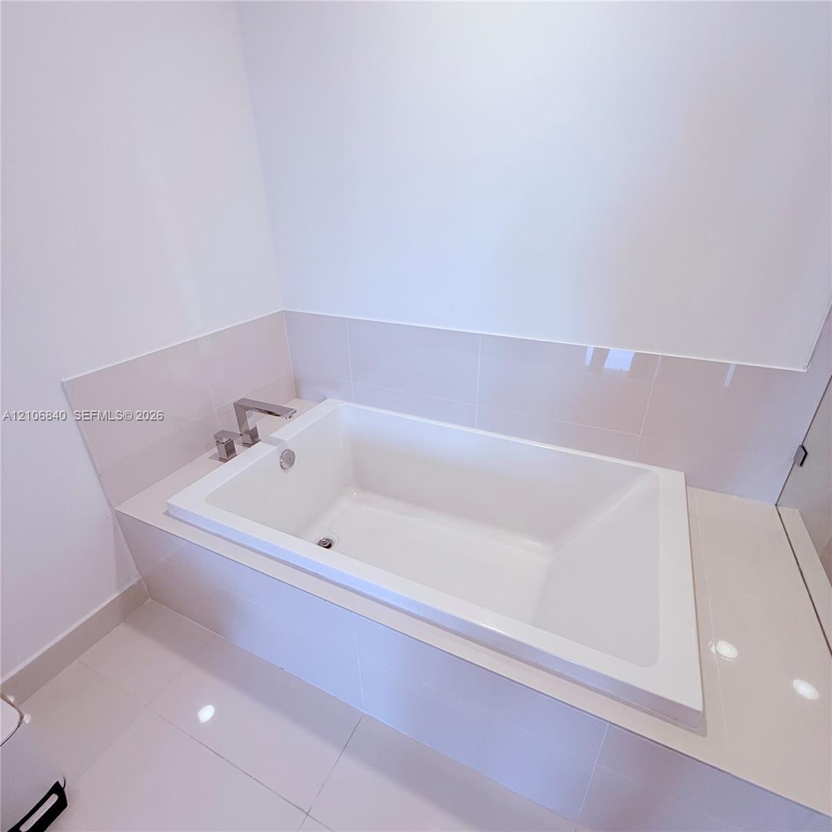 55 SW 9th St # 3903, Miami FL 33130 photo 5