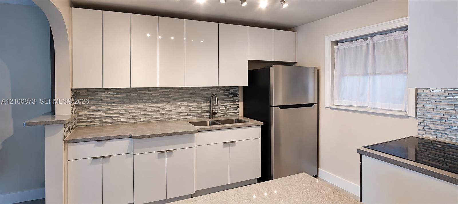 North Miami Beach, FL 33162 photo 3