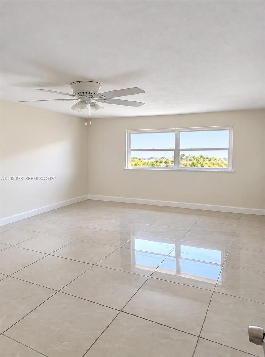 North Miami Beach, FL 33162 photo 5