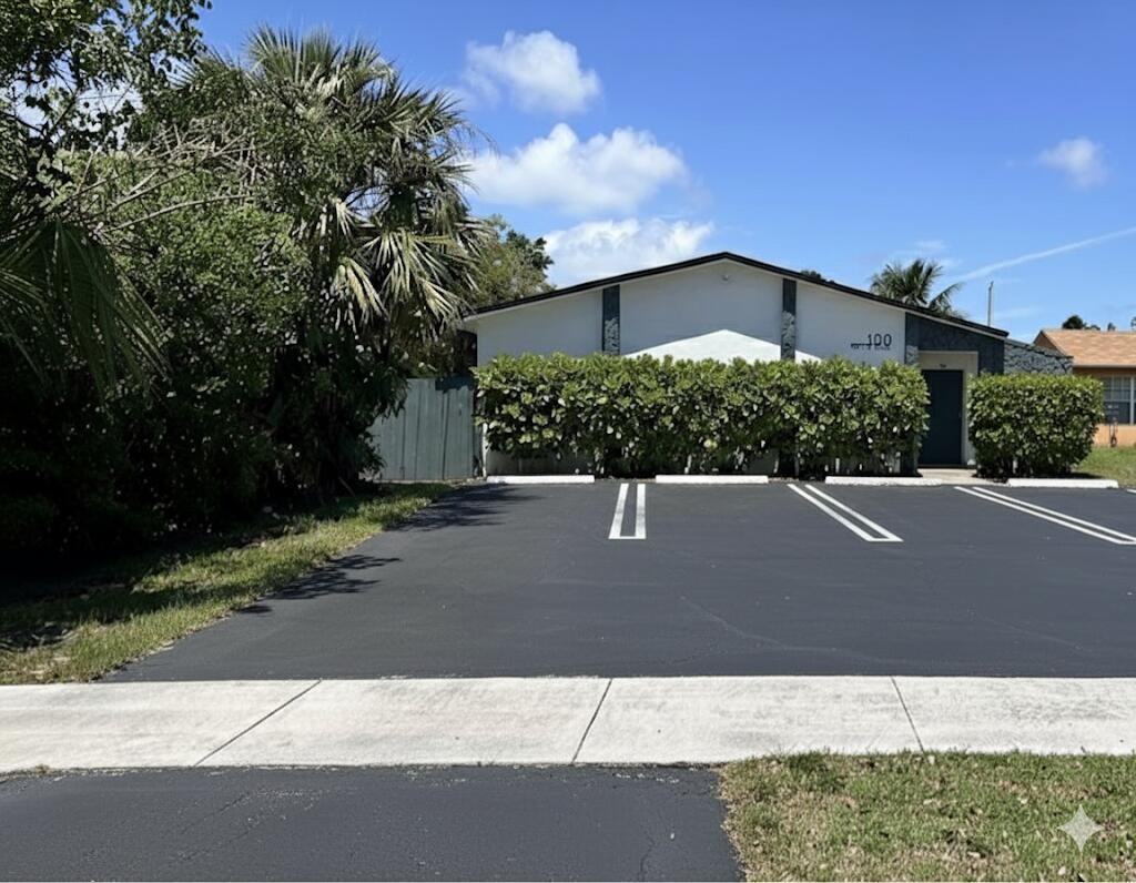 100 SW 7TH Street # 1, Hallandale Beach FL 33009