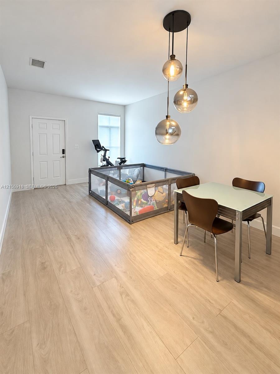 5747 NW 113th Ave, Doral FL 33178 photo 4
