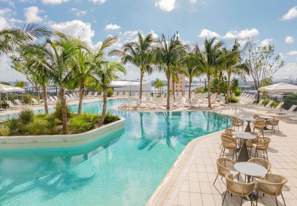 159 NE 6 street # 3707, Miami FL 33131