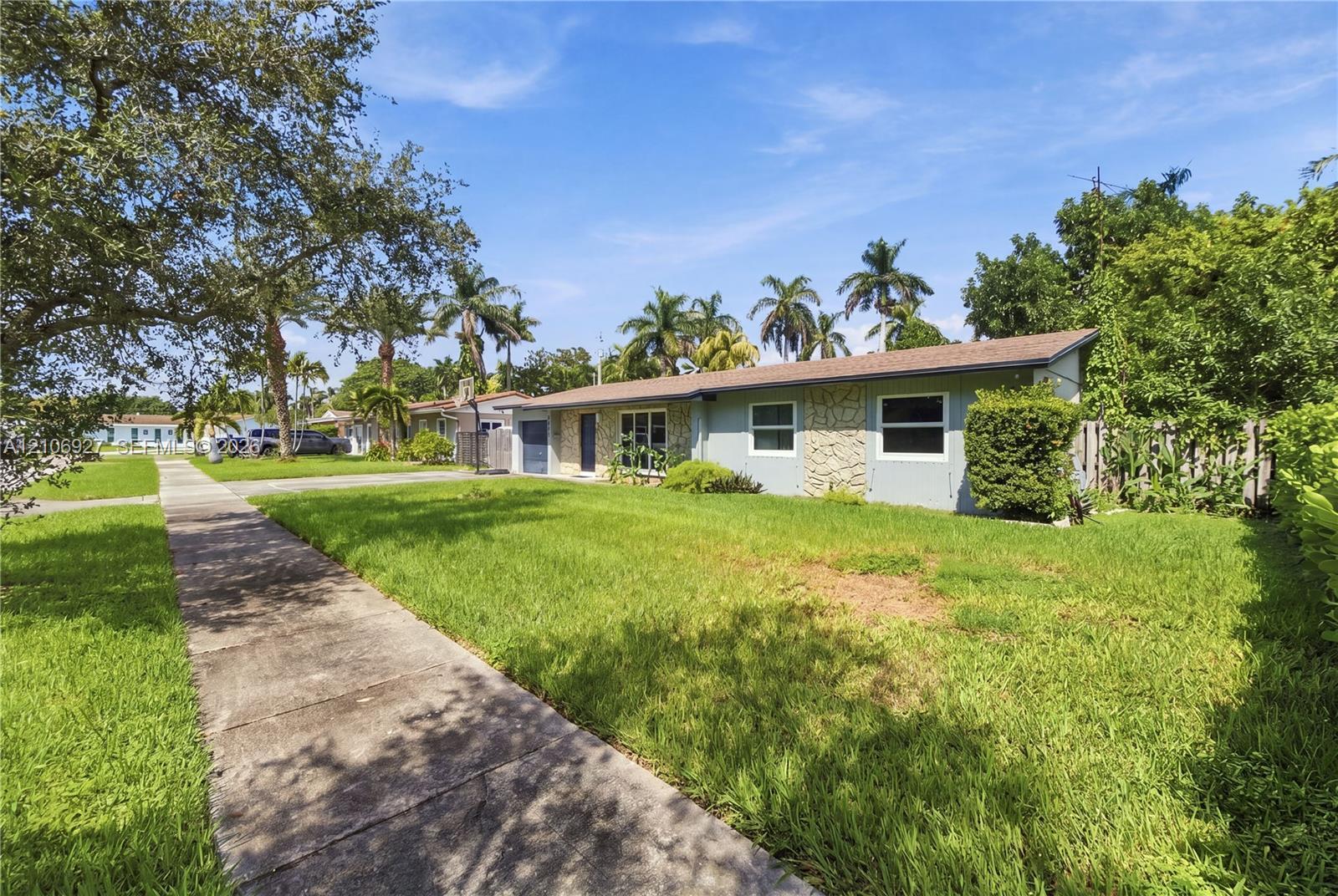 9121 SW 184th Ter, Cutler Bay FL 33157 photo 3