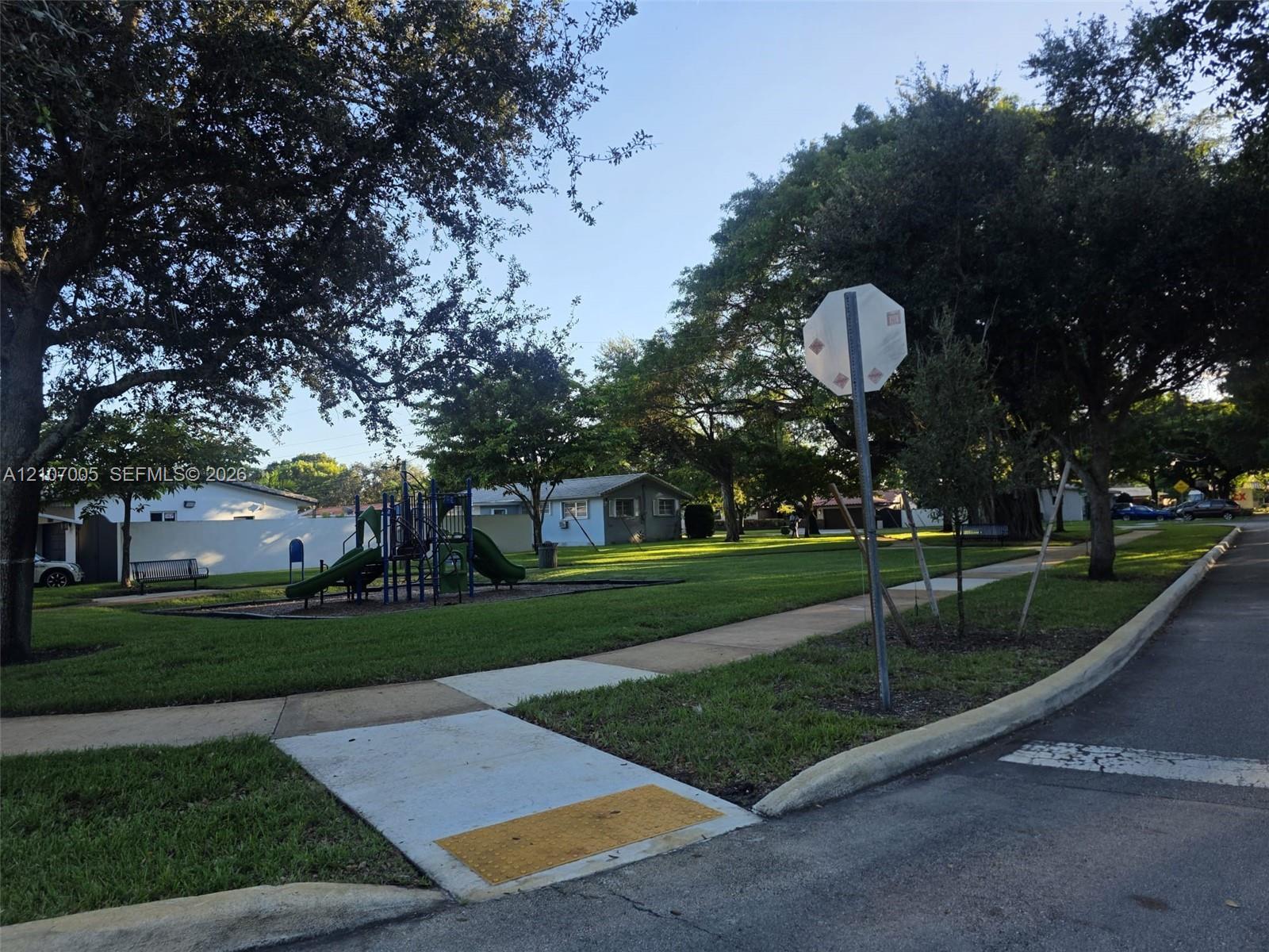 6325 Miami Lakeway, Miami Lakes FL 33014 photo 4
