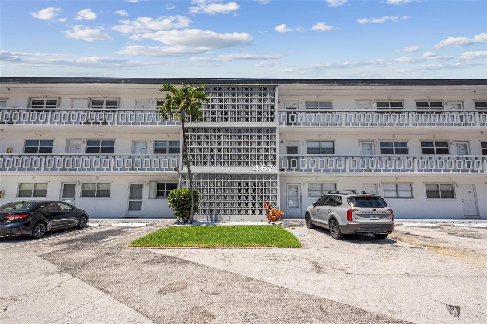 467 GOLDEN ISLES Drive # 206, Hallandale Beach FL 33009 photo 2