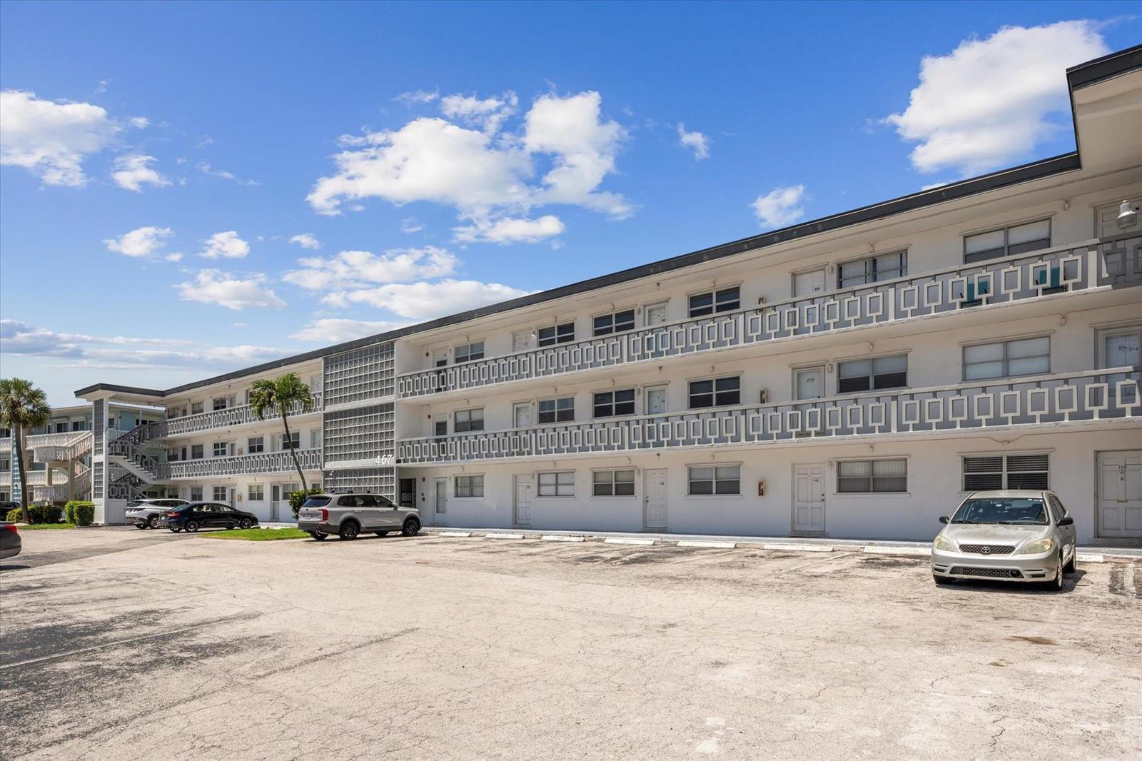 467 GOLDEN ISLES Drive # 206, Hallandale Beach FL 33009 photo 3