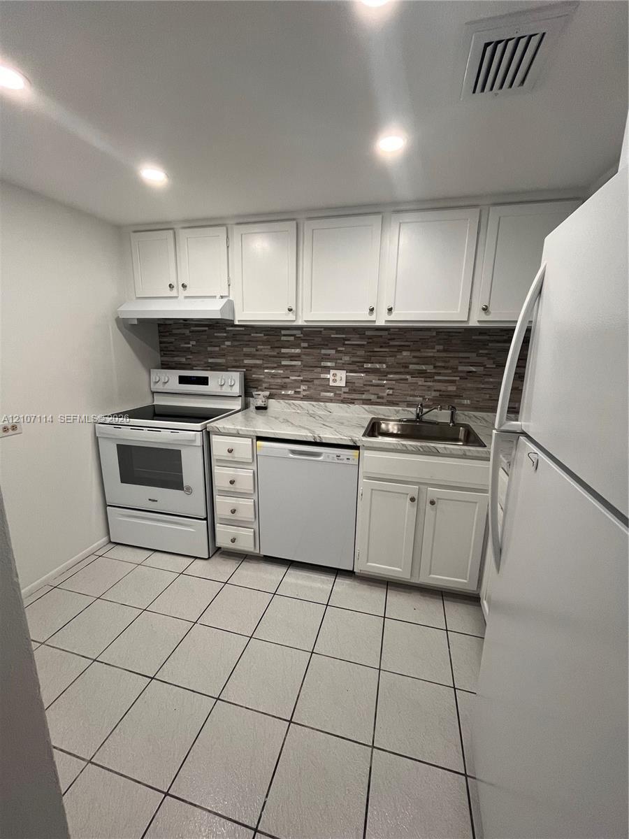 3650 Inverrary Dr # 1Q, Lauderhill FL 33319 photo 3