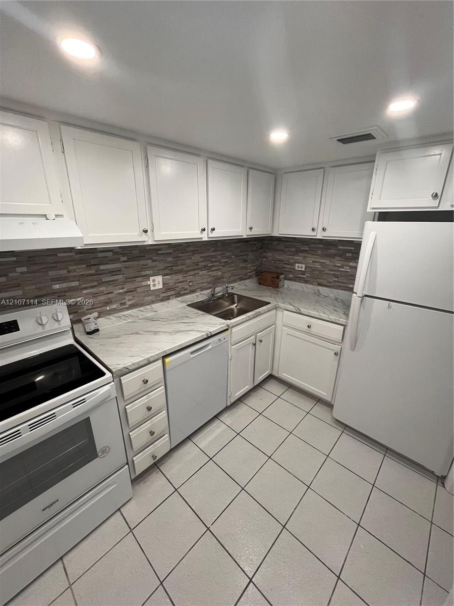 3650 Inverrary Dr # 1Q, Lauderhill FL 33319 photo 4
