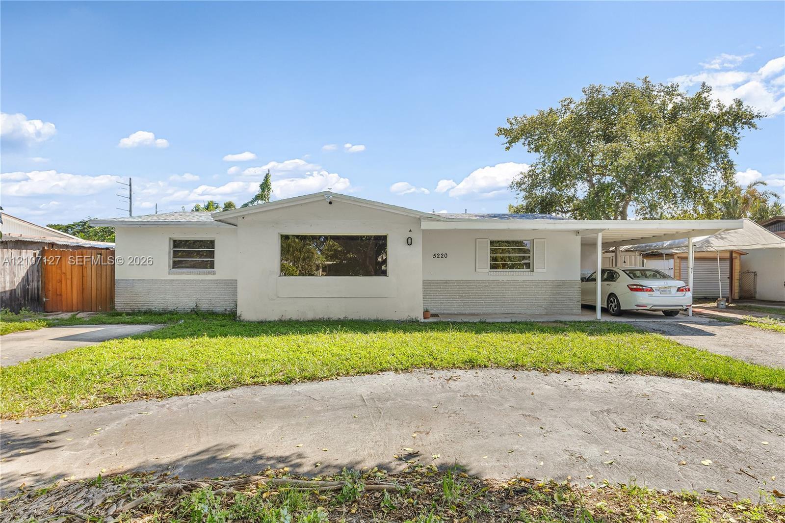 5220 SW 57th St, Davie FL 33314