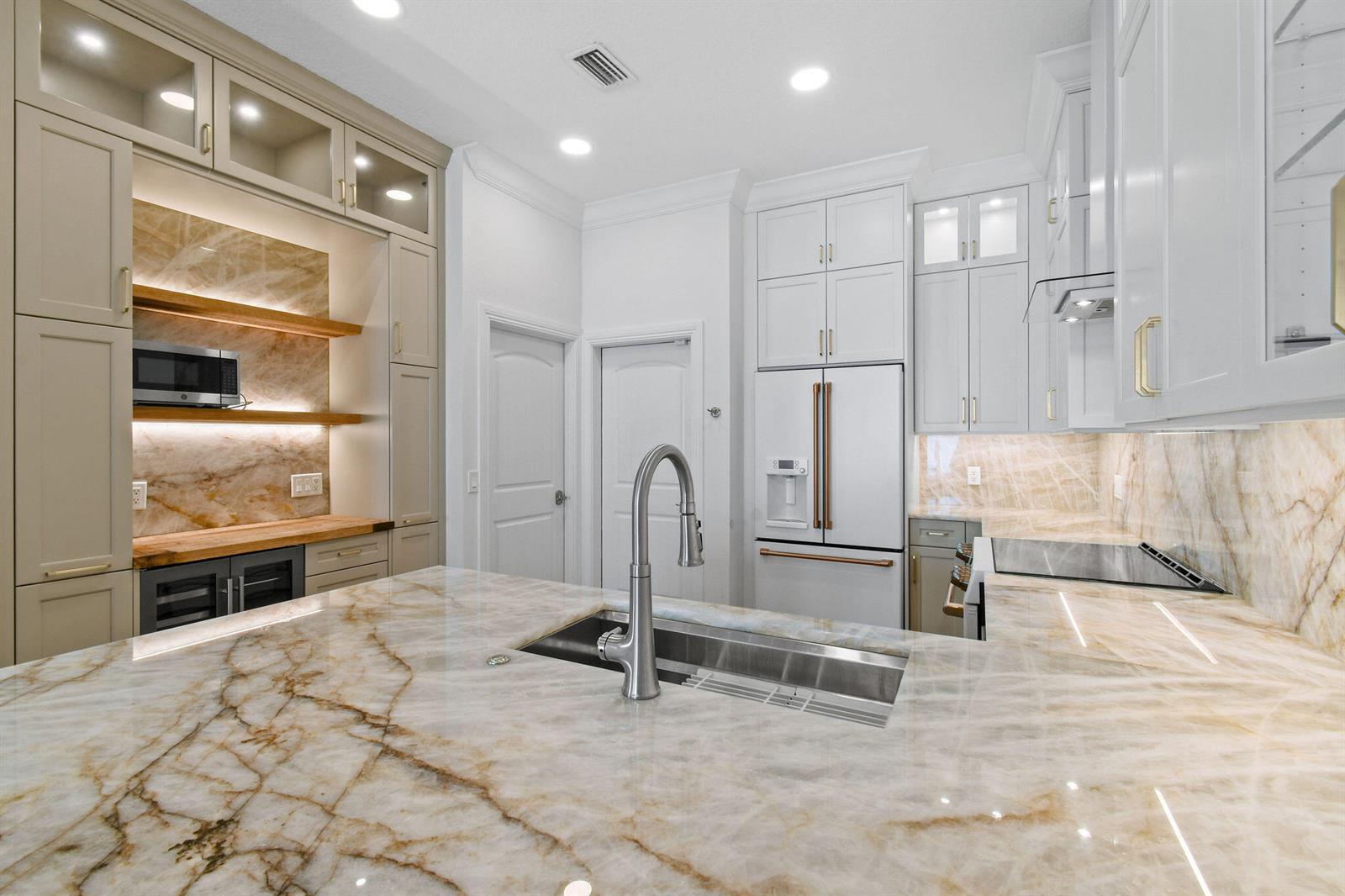 104 Intracoastal Circle, Tequesta FL 33469 photo 4