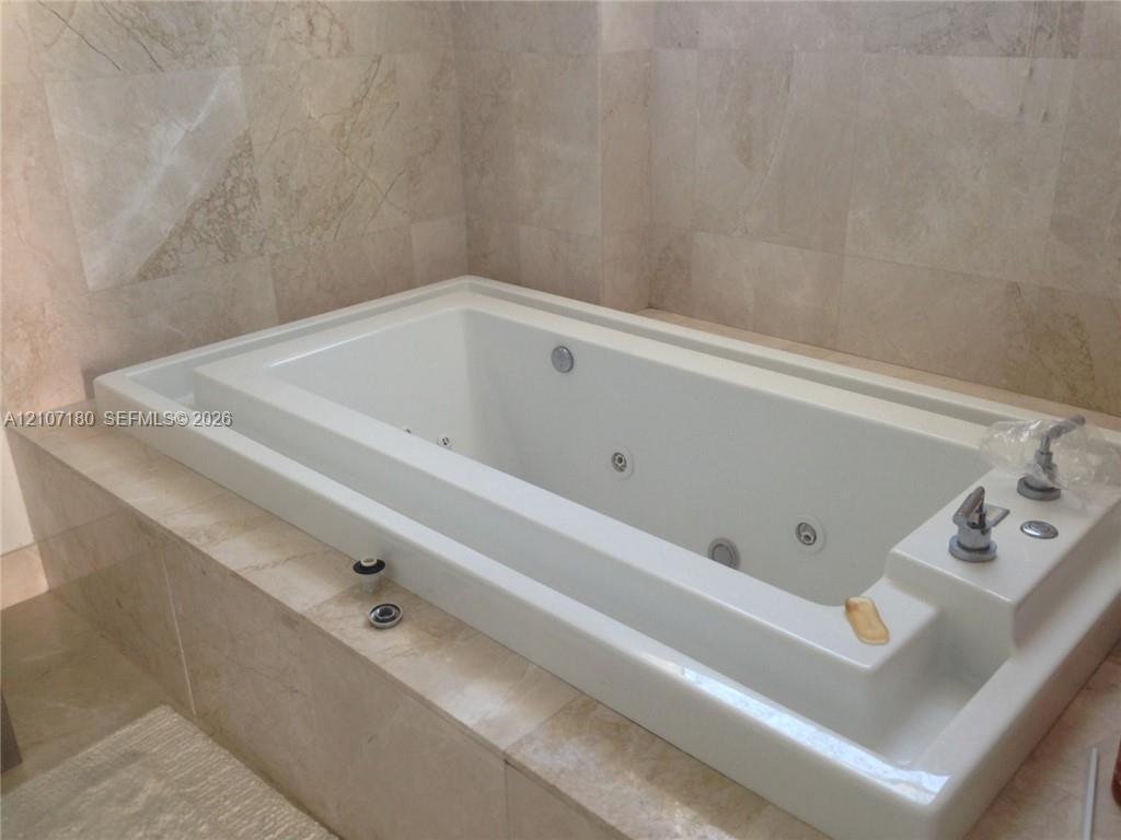218 SE 14th St # 2108, Miami FL 33131 photo 3