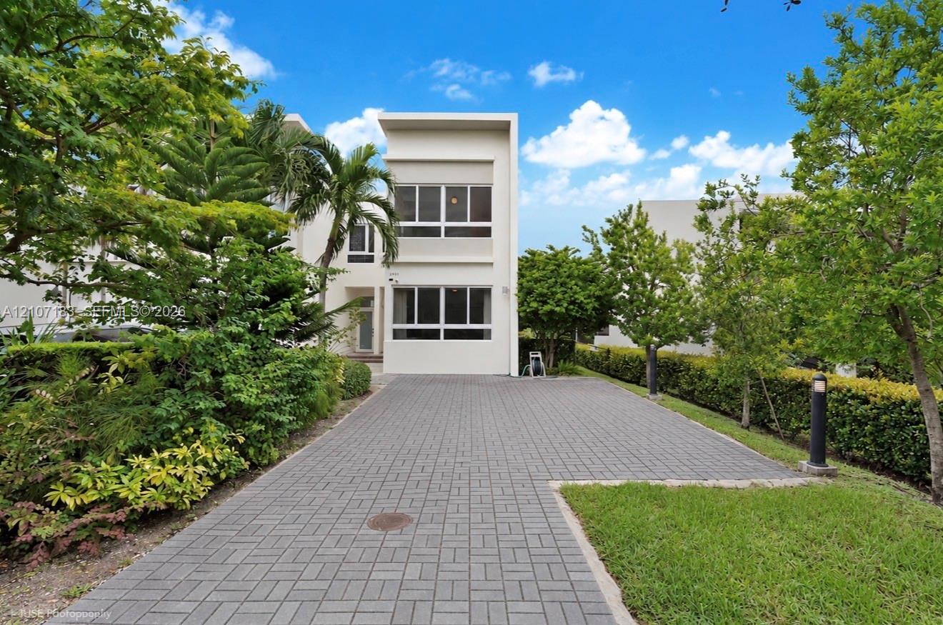 2485 NE 135th St, North Miami FL 33181 photo 2
