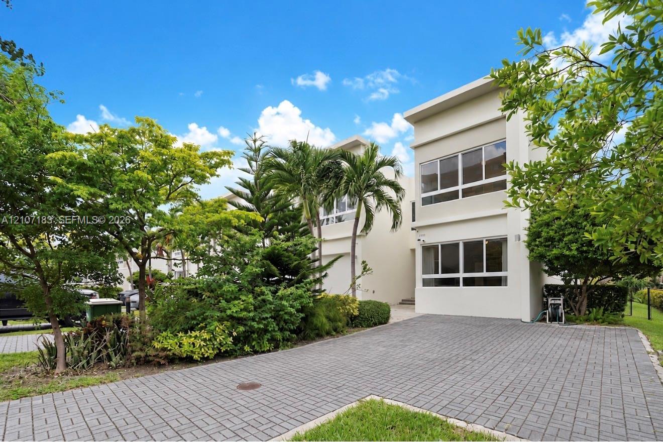 2485 NE 135th St, North Miami FL 33181