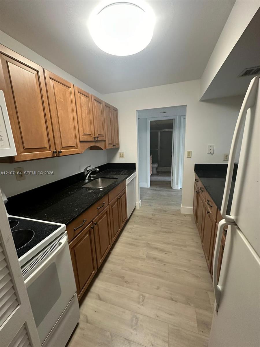 240 Lakeview Dr # 209, Weston FL 33326 photo 2