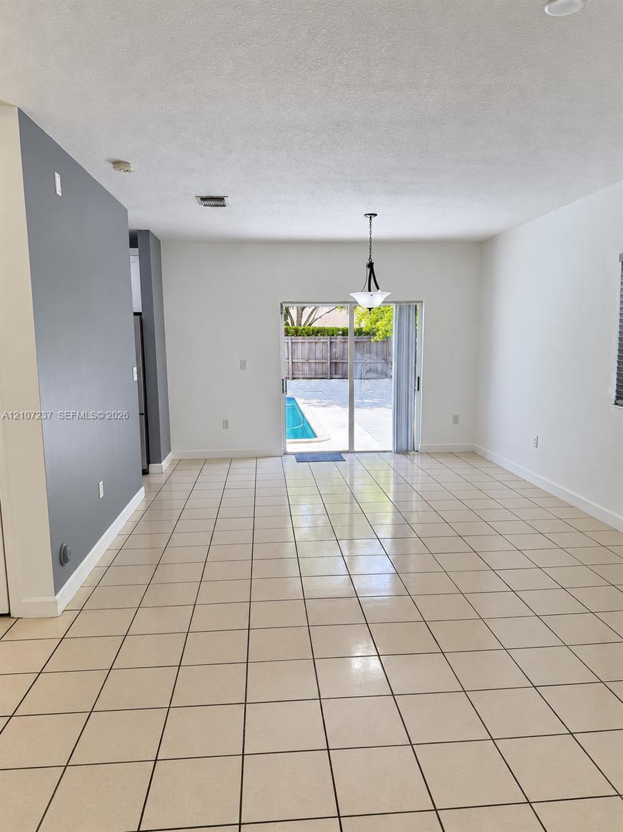 2529 NE 41st Ter, Homestead FL 33033 photo 2