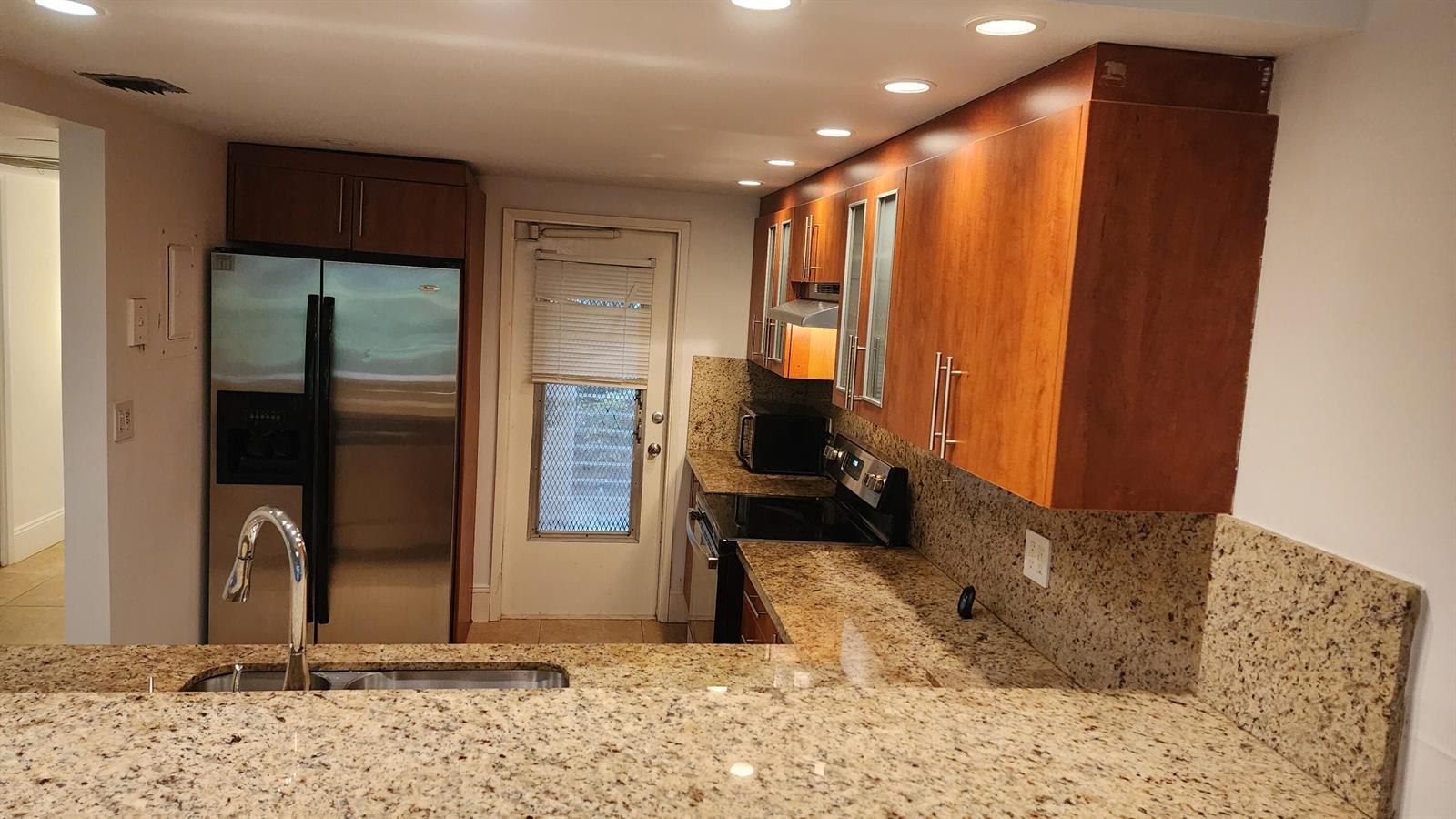 2851 S PALM AIRE Drive # 101, Pompano Beach FL 33069 photo 2