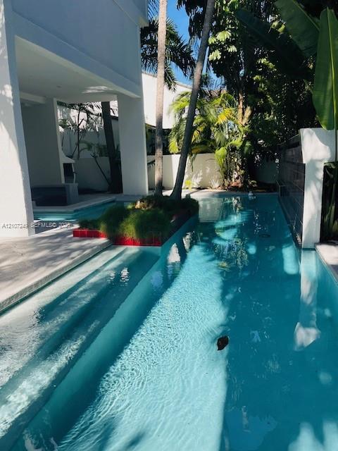 241 Harbor Dr, Key Biscayne FL 33149