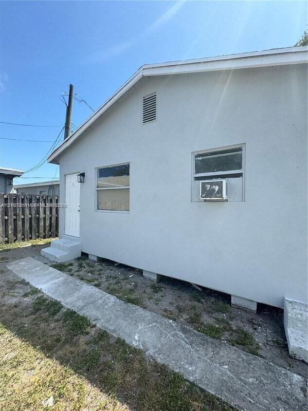 517 NW 1st Ave # 2, Hallandale Beach FL 33009
