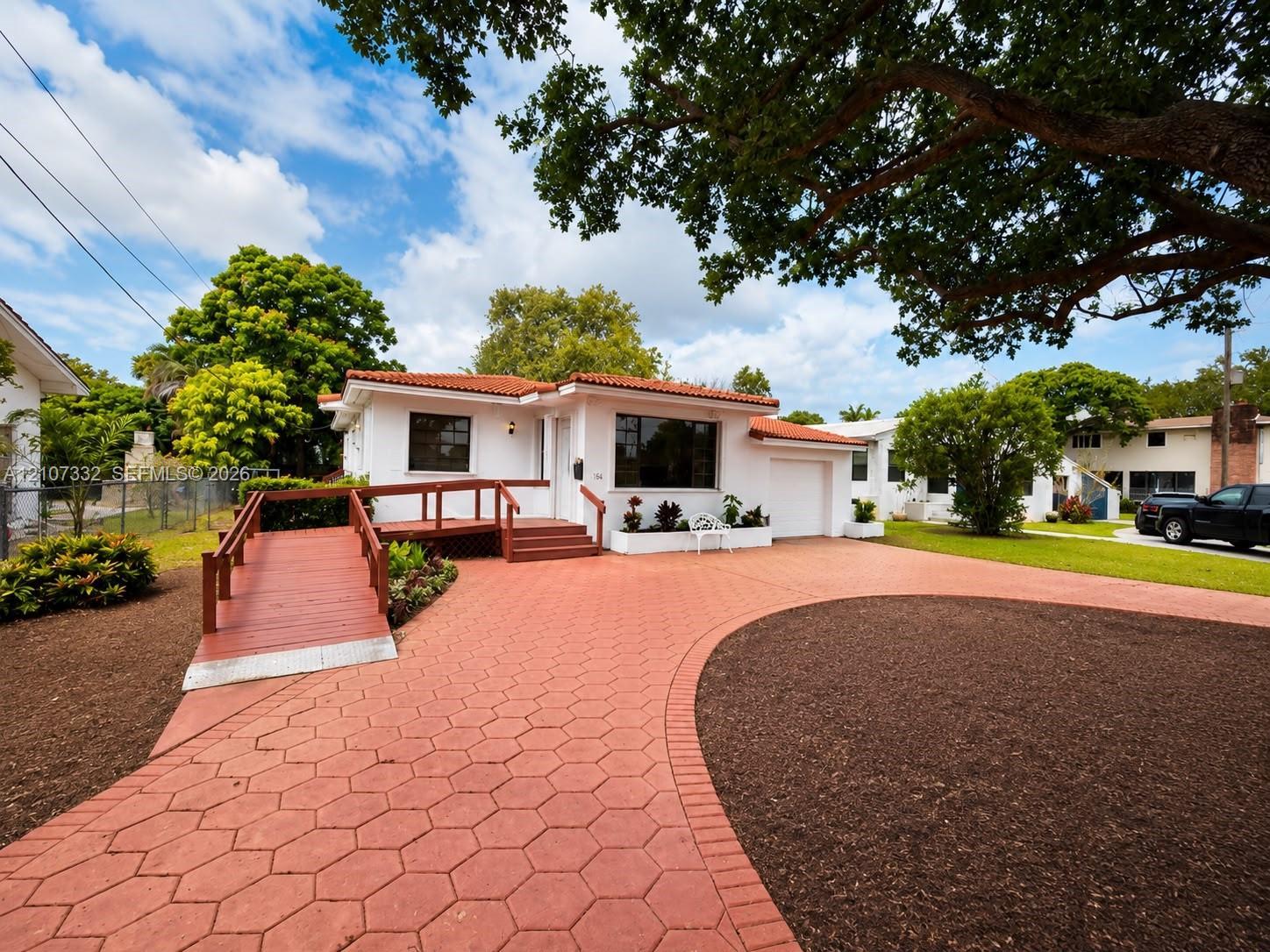 164 Navajo St, Miami Springs FL 33166 photo 2