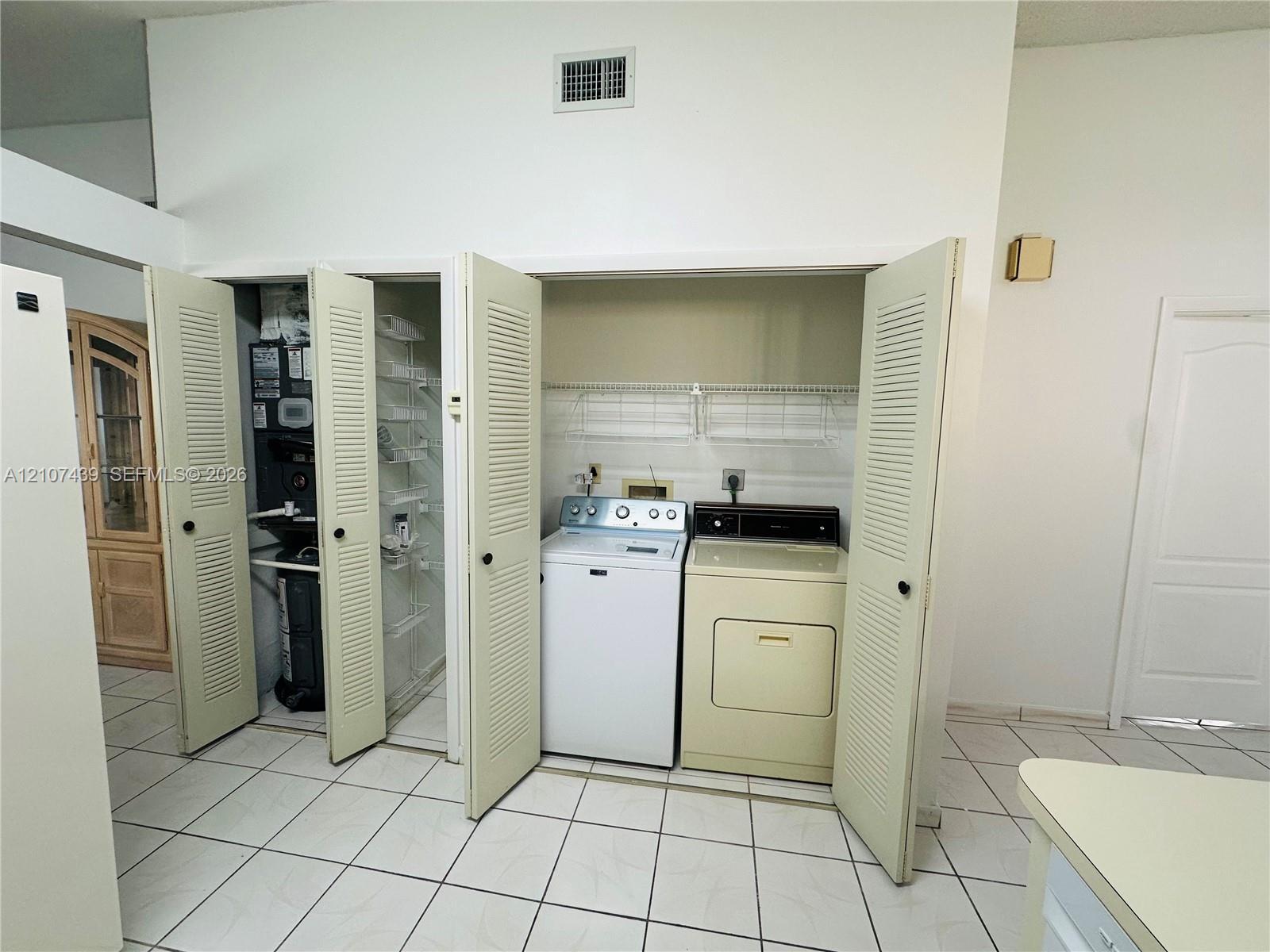 2549 W 73rd Pl, Hialeah FL 33016 photo 2