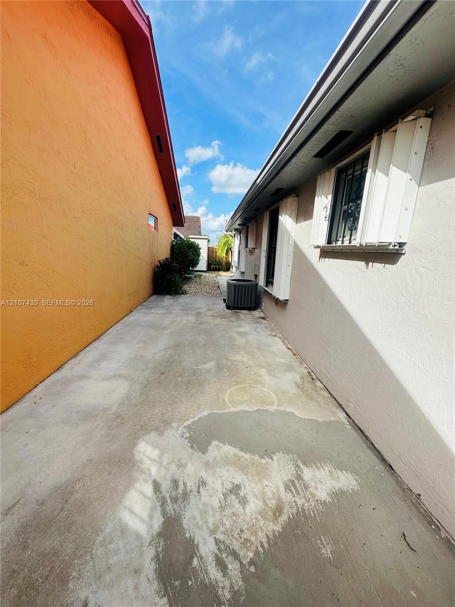 2549 W 73rd Pl, Hialeah FL 33016 photo 3