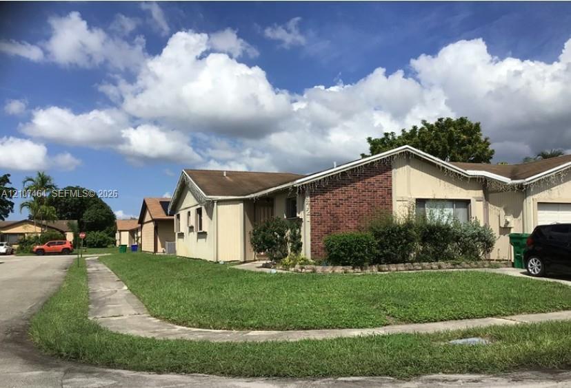 9721 W Daffodil Ln, Miramar FL 33025 photo 2