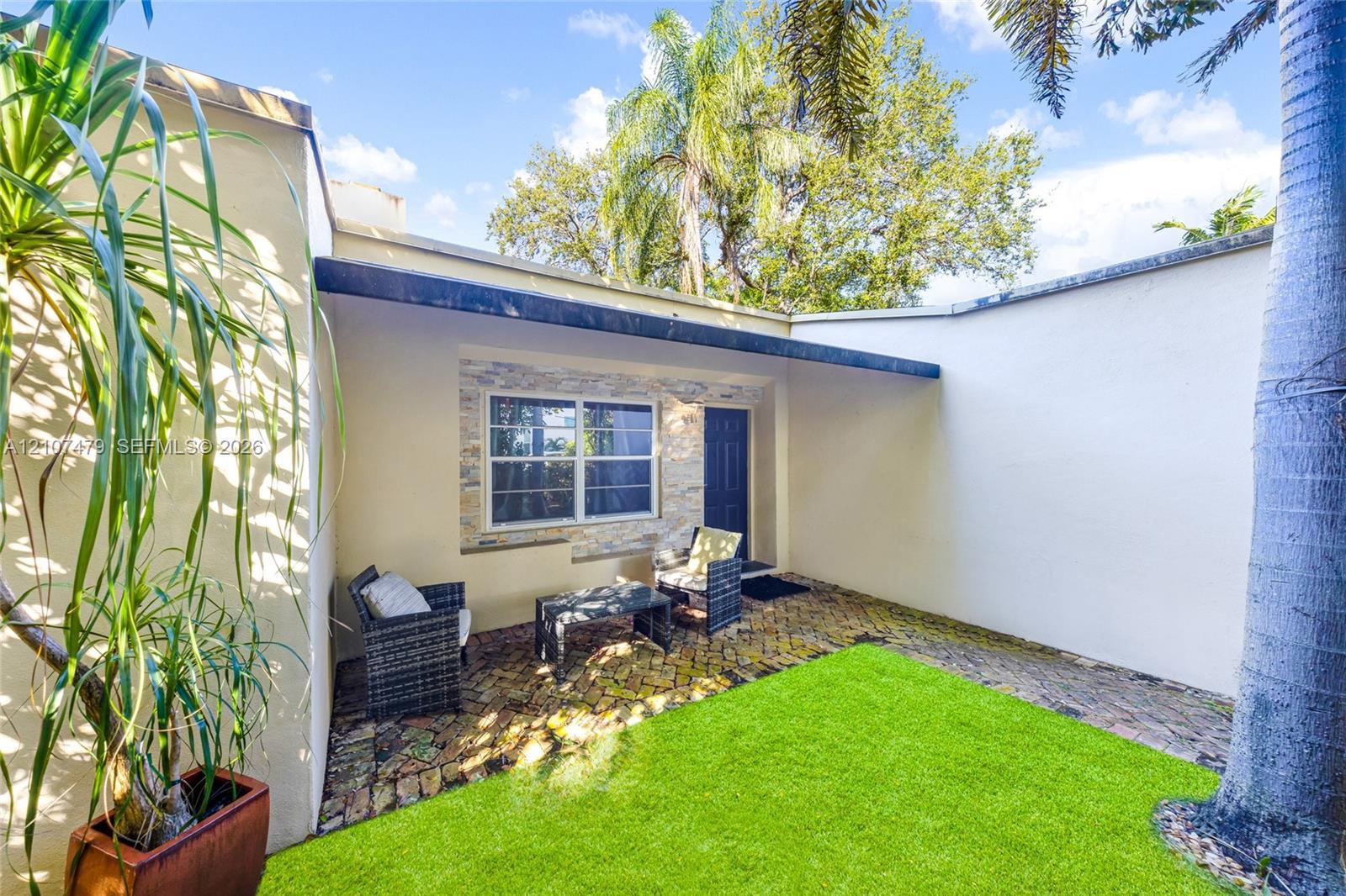 917 NE 16th Ter, Fort Lauderdale FL 33304 photo 2