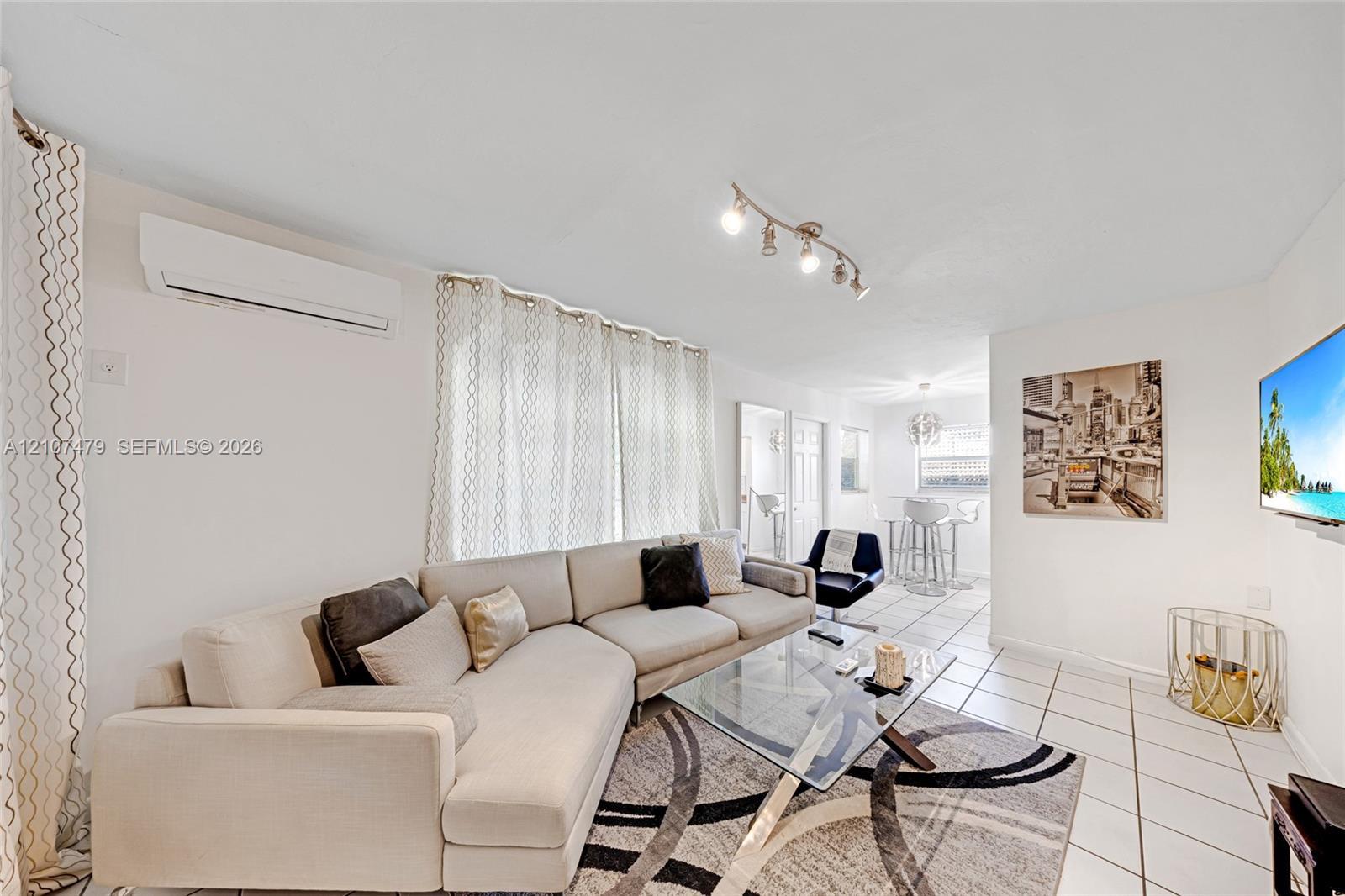 917 NE 16th Ter, Fort Lauderdale FL 33304 photo 4