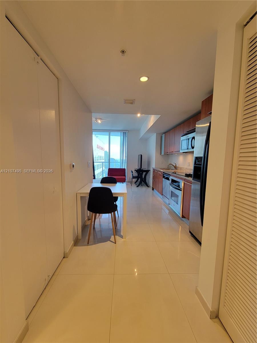 185 SW 7th St # 2806, Miami FL 33130 photo 2