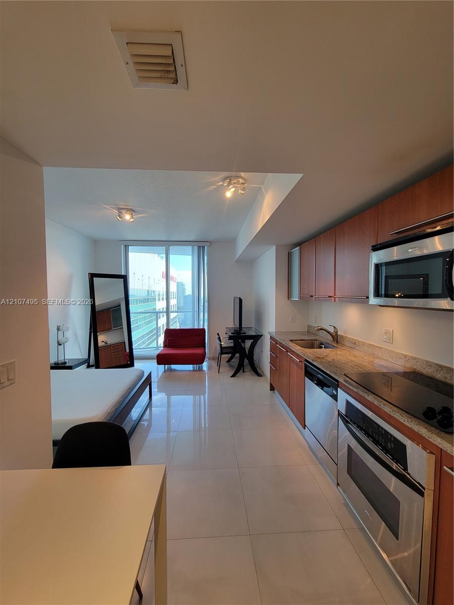185 SW 7th St # 2806, Miami FL 33130 photo 3