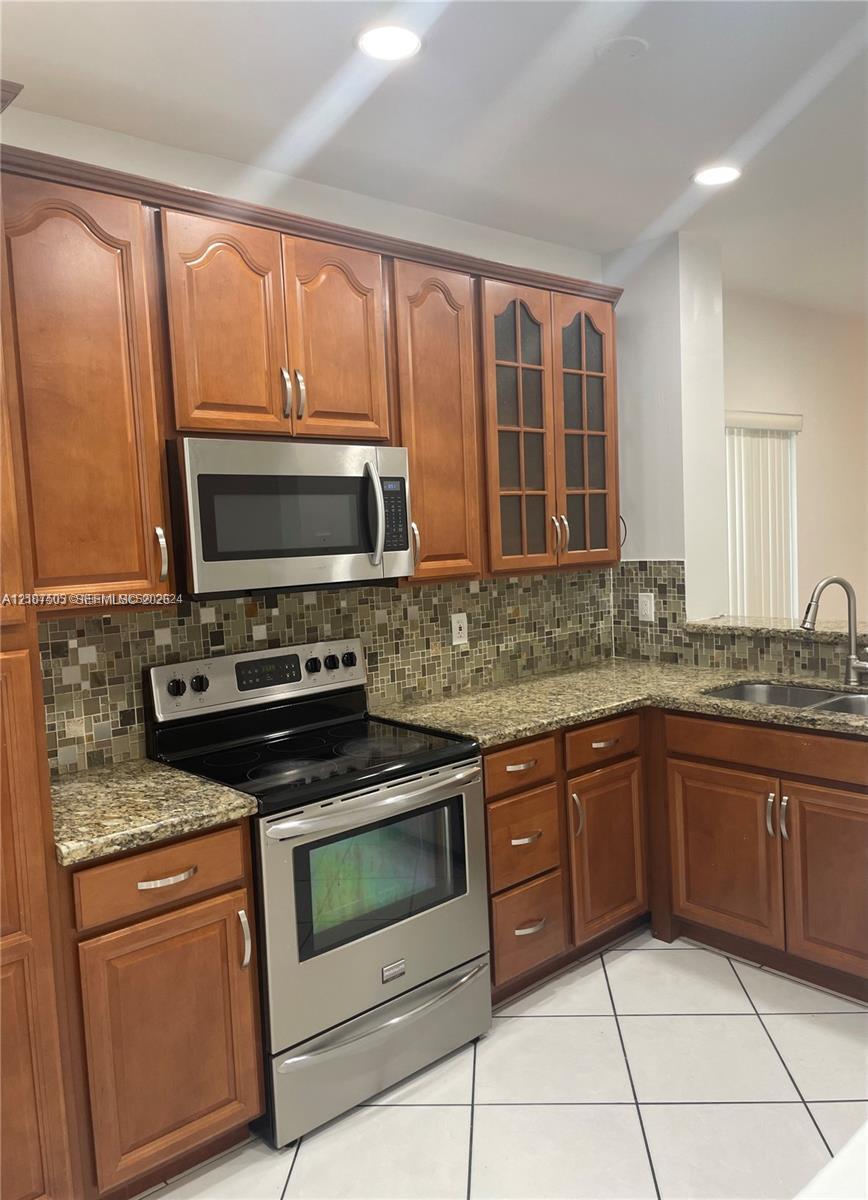 322 SW 120th Ave, Pembroke Pines FL 33025 photo 2