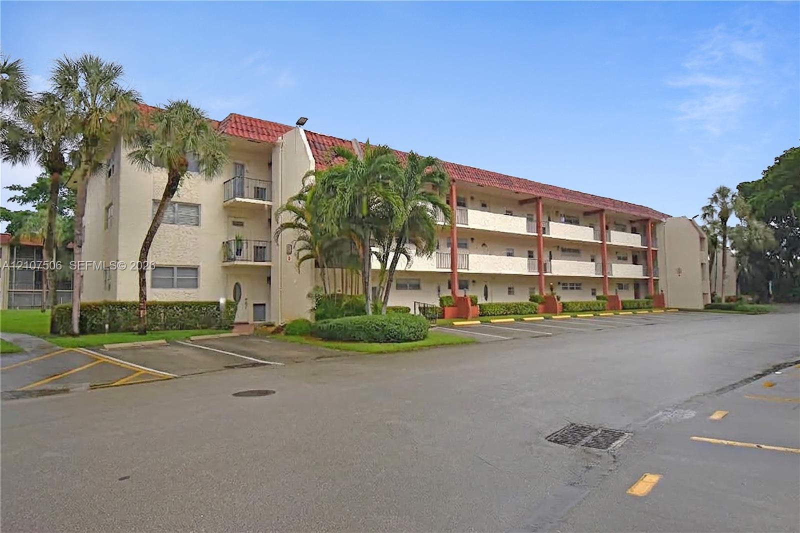 830 S Hollybrook Dr # 207, Pembroke Pines FL 33025