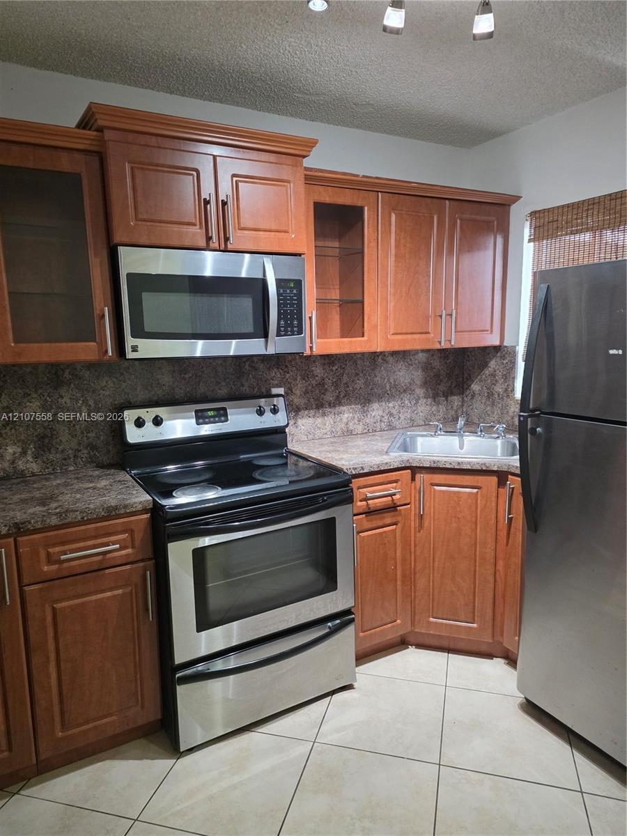 Hialeah, FL 33016 photo 3