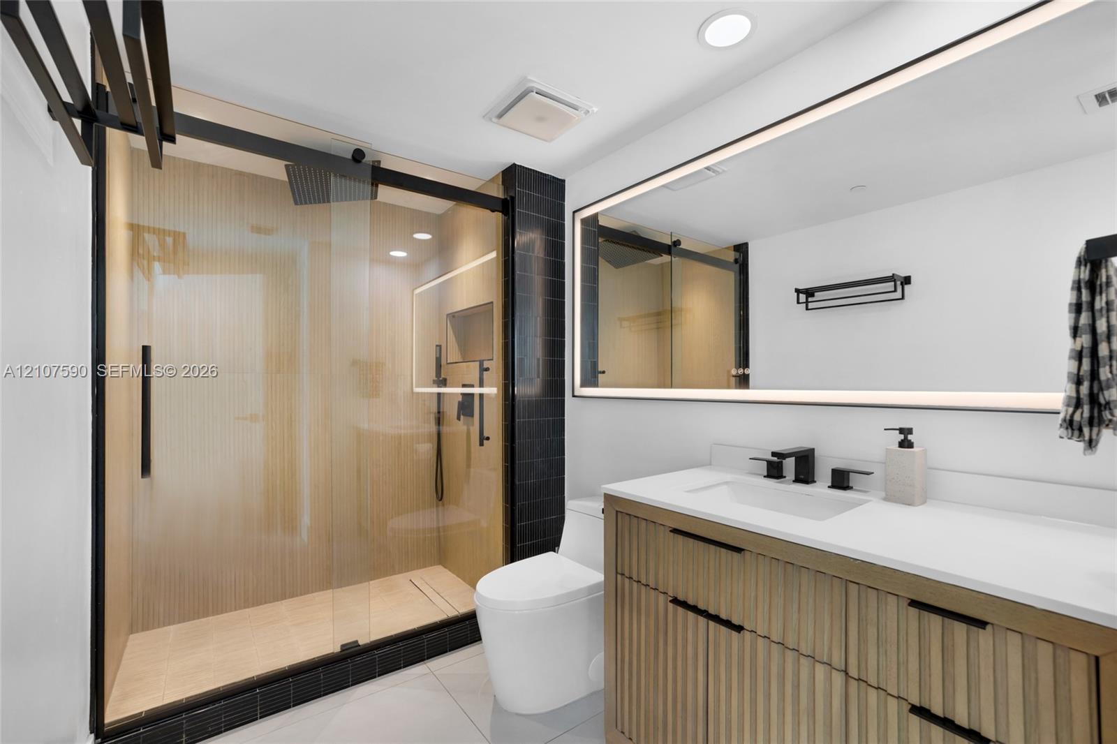 950 Brickell Bay Dr # 2509, Miami FL 33131 photo 3