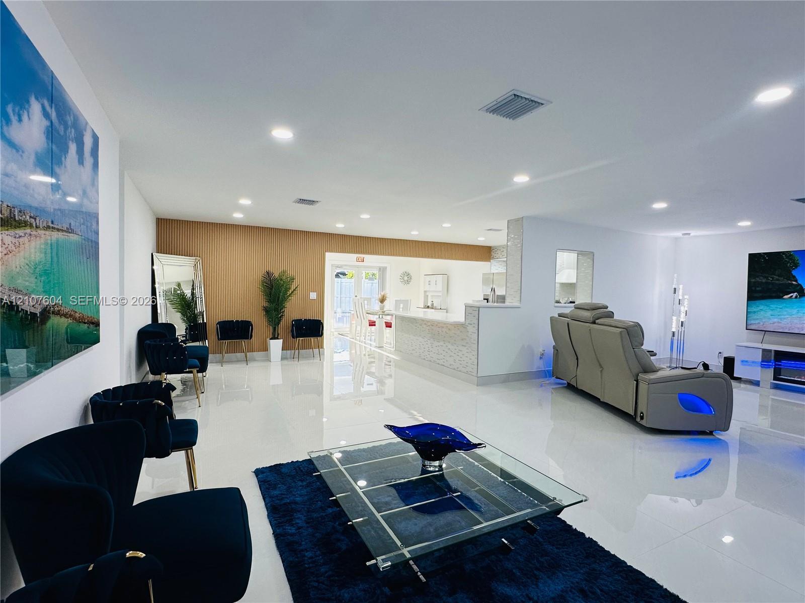 120 S 56th Ave, Hollywood FL 33023