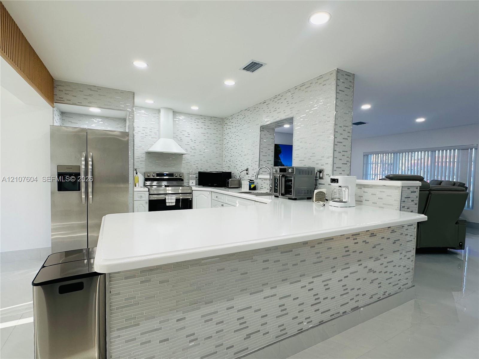 120 S 56th Ave, Hollywood FL 33023 photo 4