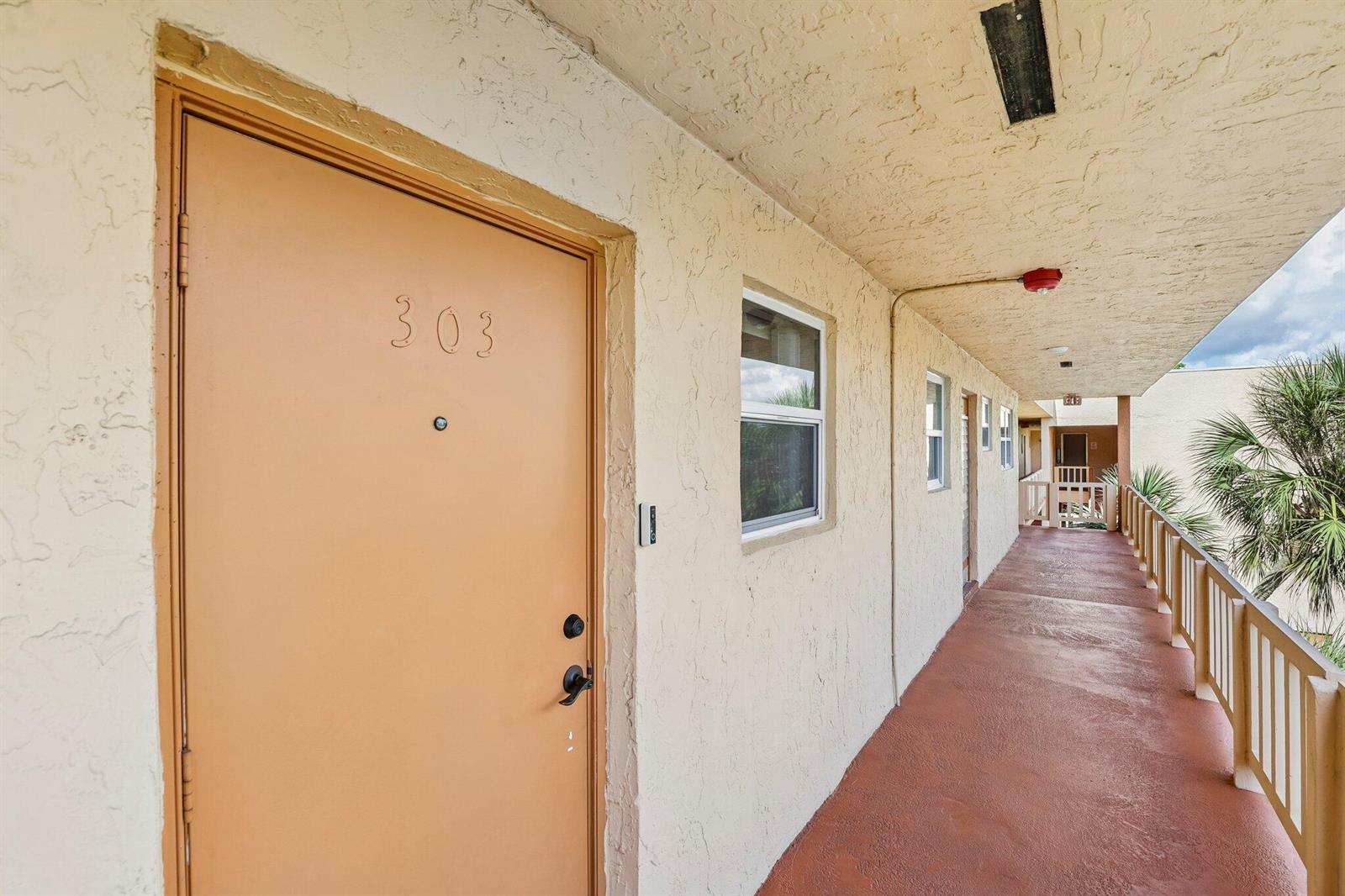 8400 LAGOS DE CAMPO Boulevard # 303, Tamarac FL 33321 photo 2
