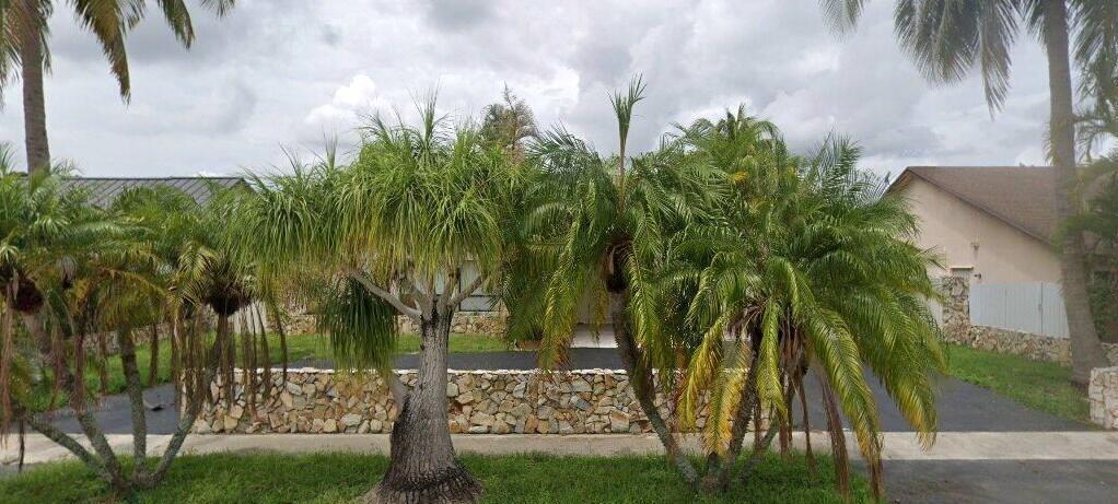 2410 NW 102nd Way, Pembroke Pines FL 33026
