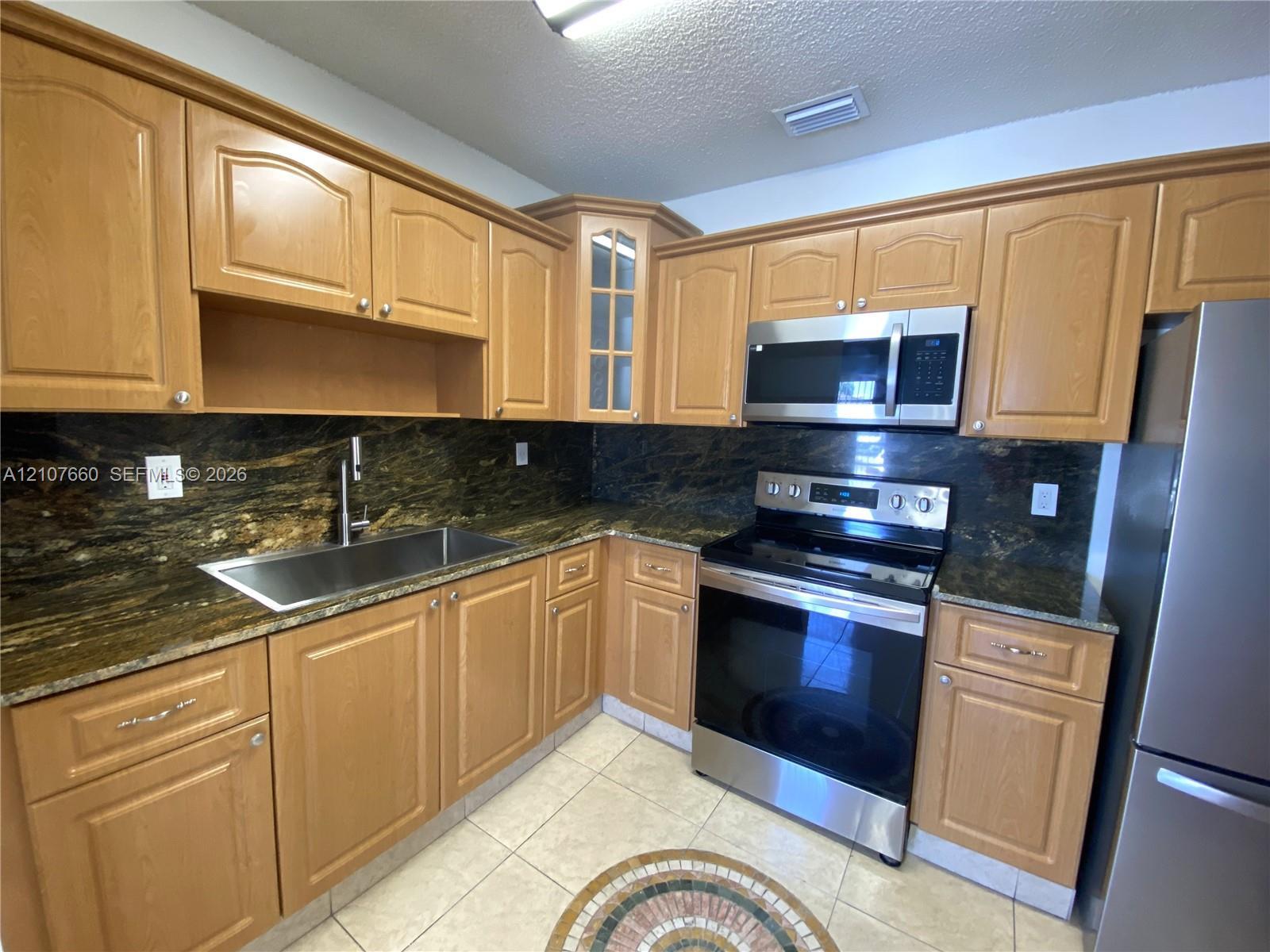 958 W 39th Pl, Hialeah FL 33012 photo 2
