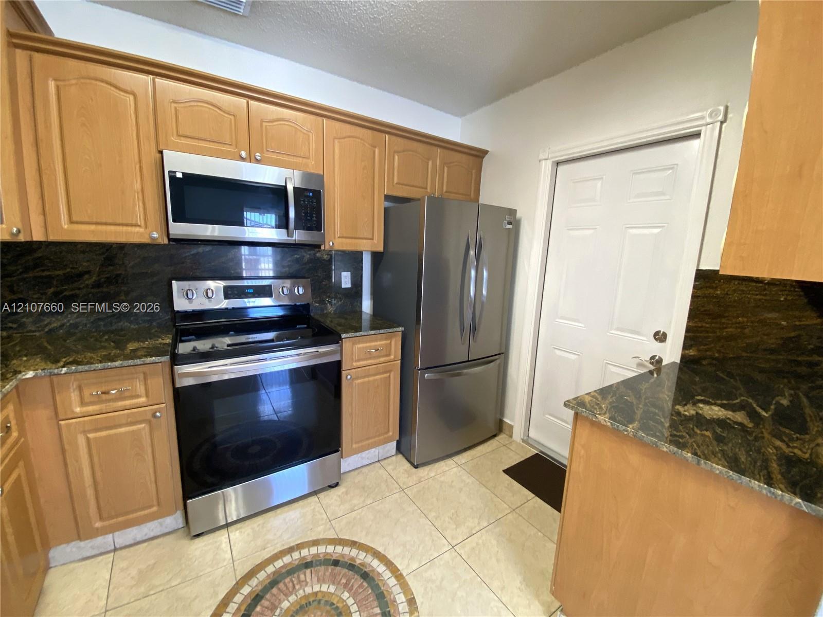 958 W 39th Pl, Hialeah FL 33012 photo 3