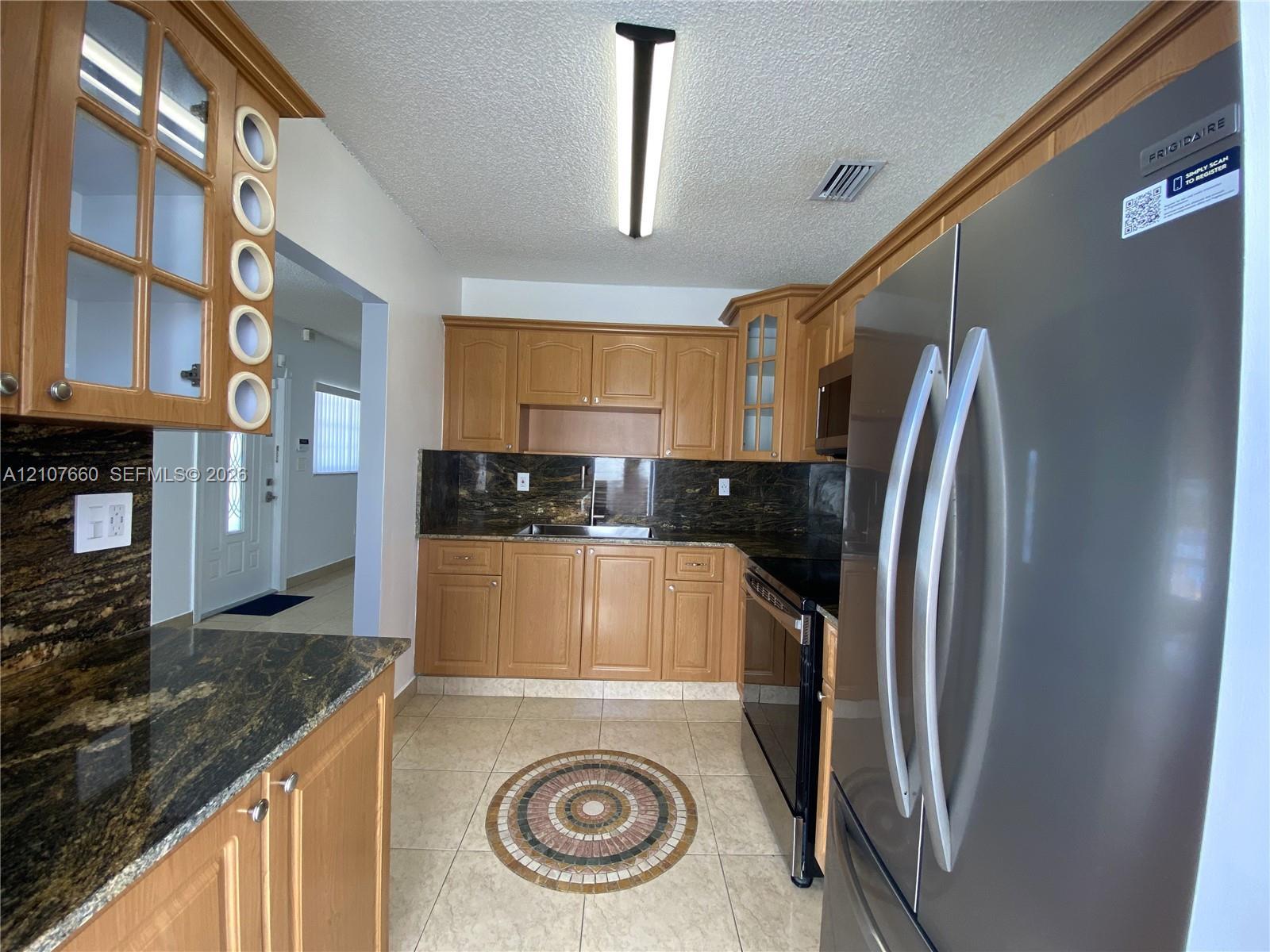 958 W 39th Pl, Hialeah FL 33012 photo 4
