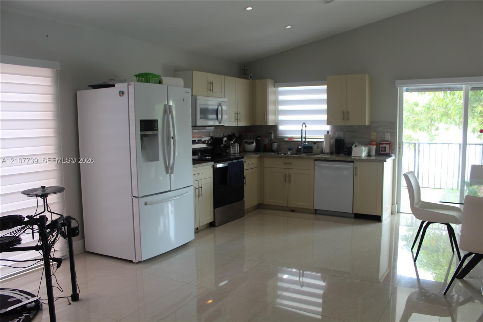 16284 SW 100th Ter, Miami FL 33196 photo 5