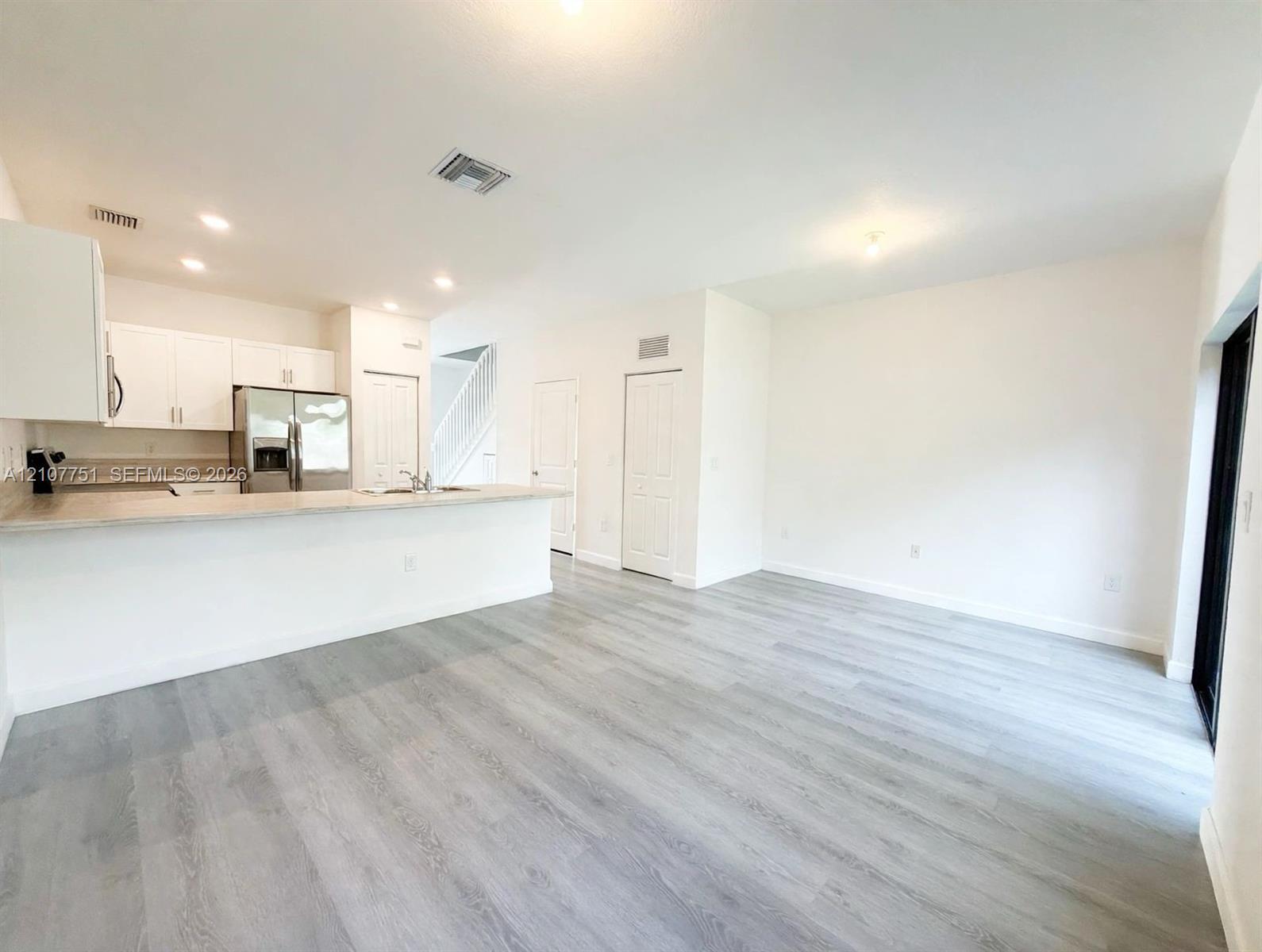 713 NE 208th Ter, Miami FL 33179 photo 2