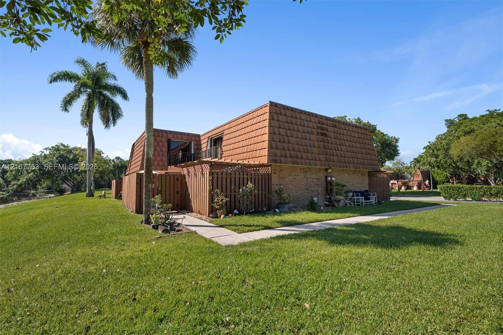 920 SW 118th Ter, Davie FL 33325 photo 2
