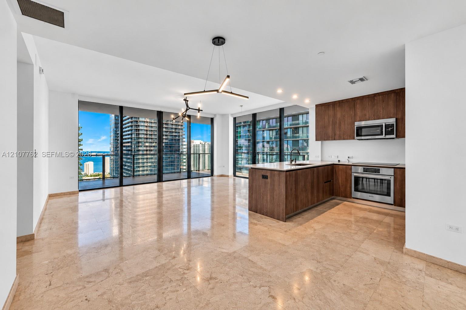88 SW 7th St # 3401, Miami FL 33130 photo 3