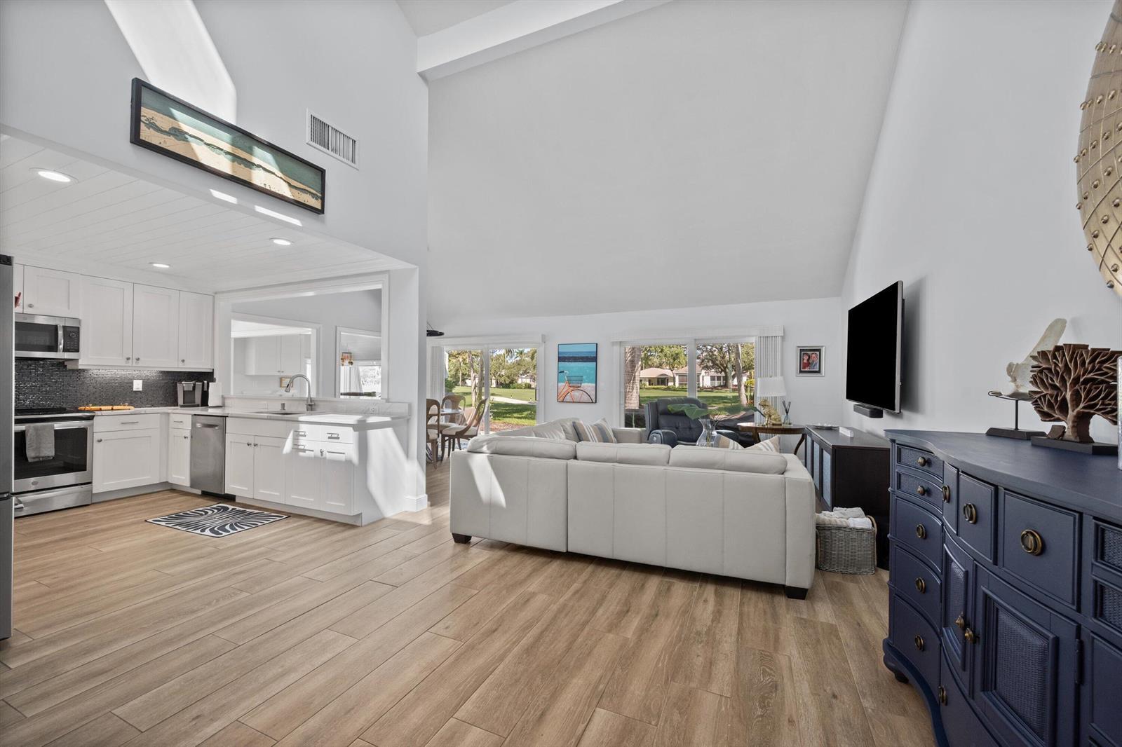 17014 TRAVERSE Circle, Jupiter FL 33477 photo 5