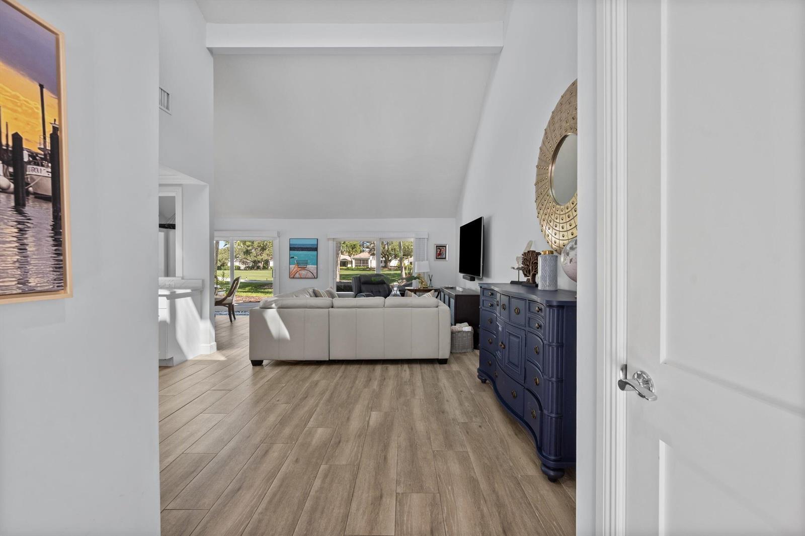 17014 TRAVERSE Circle, Jupiter FL 33477 photo 4