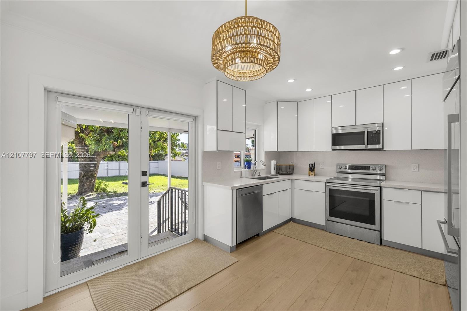 941 NW 40th Ave, Miami FL 33126 photo 5