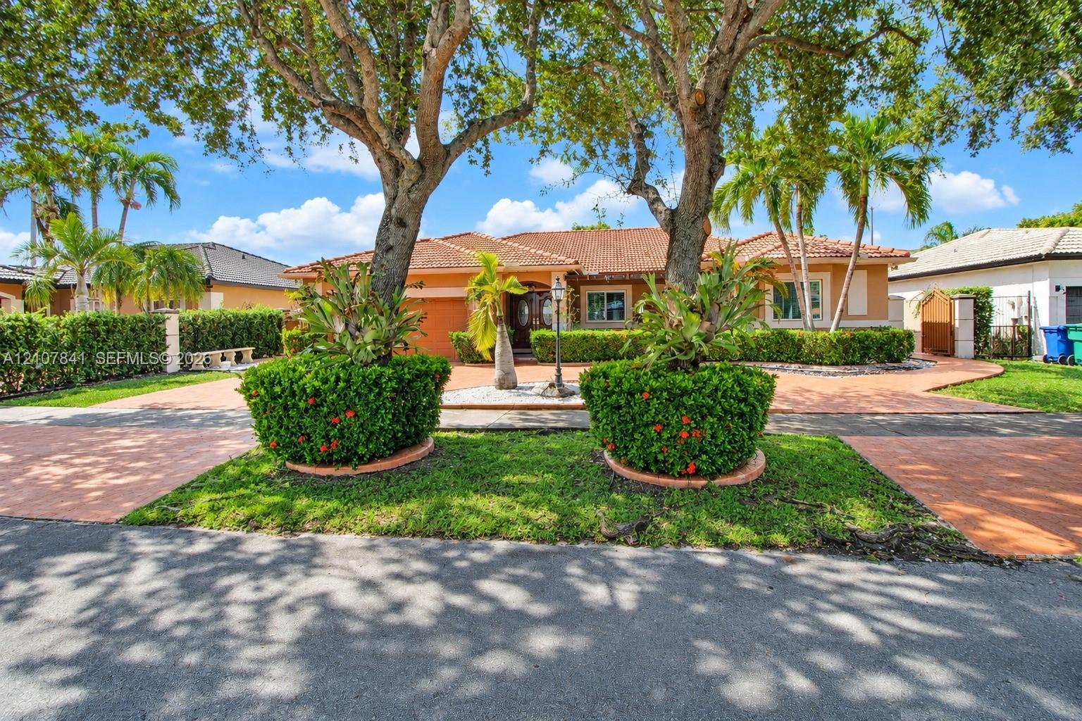 16240 NW 91st Ct, Miami Lakes FL 33018 photo 2